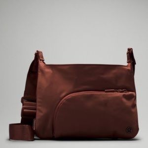 Like new lululemon 2 in 1 crossbody bag